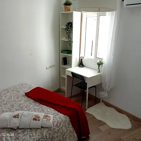 2bdr Y 1 Salon Bonito Y Practico En La Muralla Seville